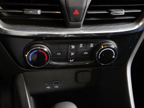 Used 2024 Buick Encore GX Sport Touring image 19