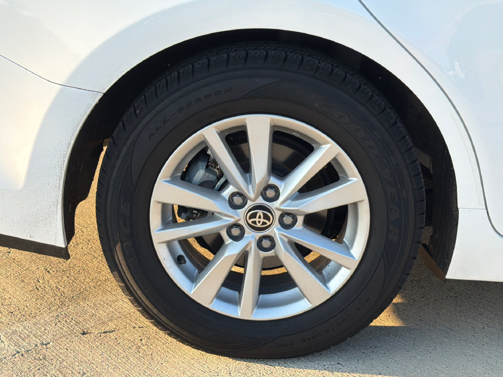 Used 2025 Toyota Camry LE FWD image 7