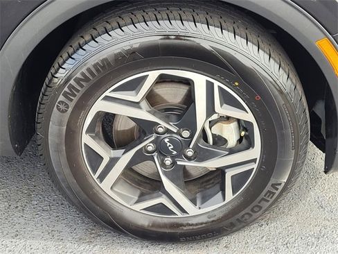 Used 2024 Kia Sportage LX image 15