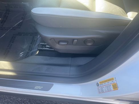 Used 2024 Buick Envision Sport Touring image 23