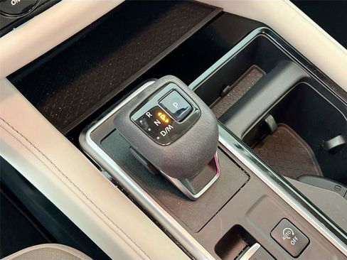 Used 2022 Nissan Pathfinder SV w/ SV Premium Package image 16