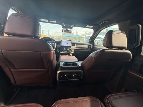 Used 2022 Ford Expedition Limited image 12
