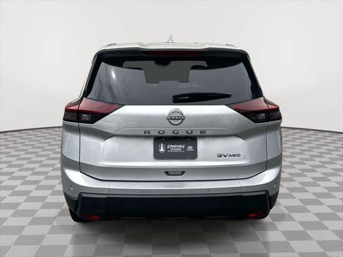 Used 2024 Nissan Rogue SV AWD/4WD image 5