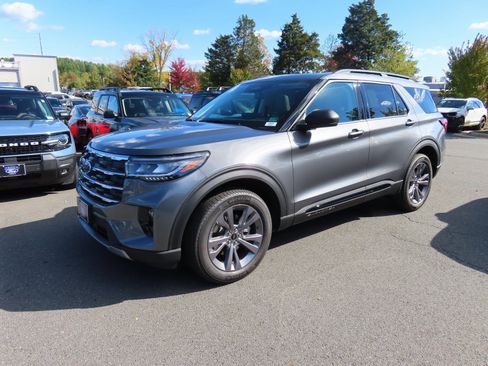 New 2026 Ford Explorer Active w/ Active Comfort Package image 3