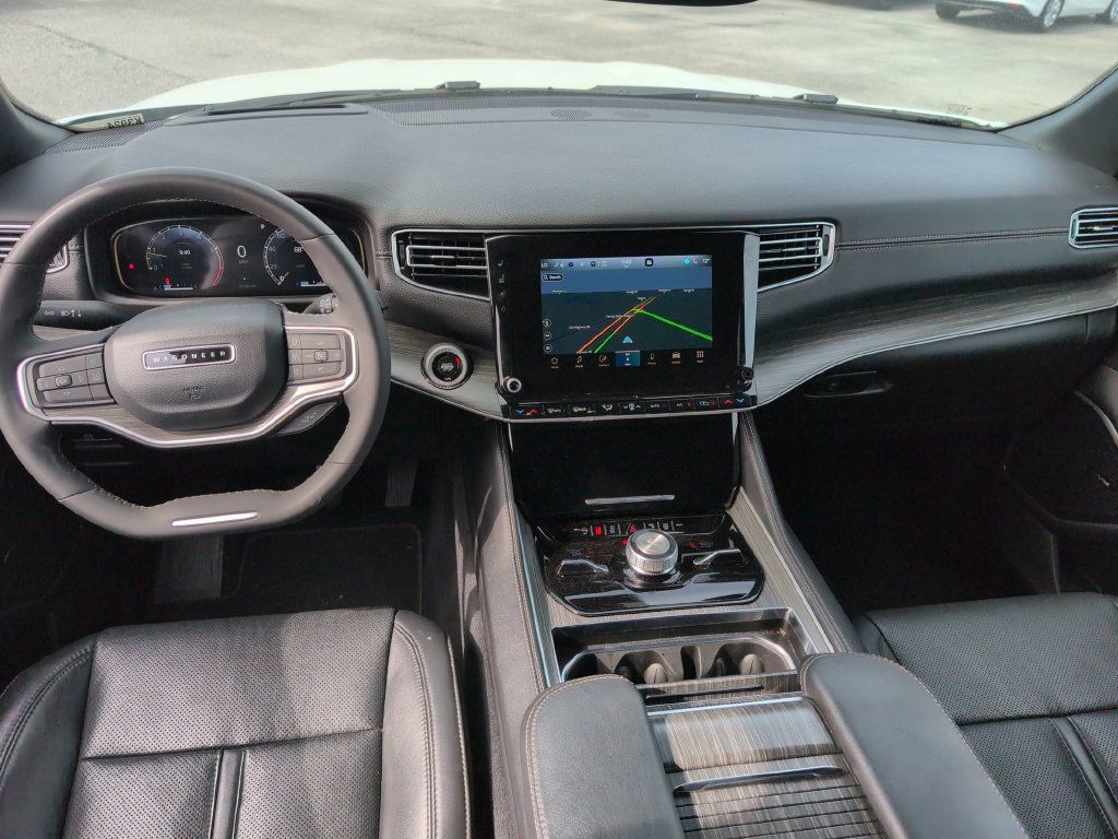Used 2024 Jeep Wagoneer Series III AWD/4WD image 29