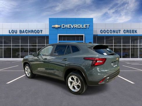 Used 2025 Chevrolet Trax LS w/ LS Convenience Package FWD image 6
