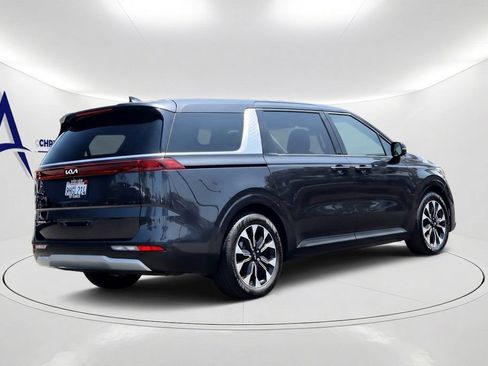 Used 2024 Kia Carnival EX FWD image 4