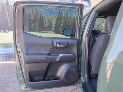 Used 2021 Toyota Tacoma TRD Sport w/ Technology Package image 37