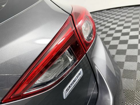 Used 2018 MAZDA MAZDA3 Grand Touring w/ Premium Equipment Package FWD image 11