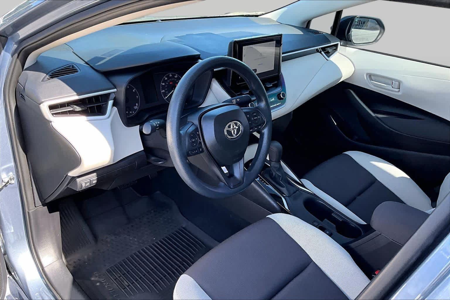 Used 2025 Toyota Corolla LE FWD image 16