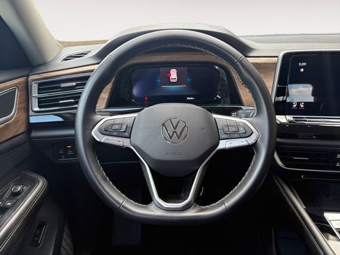 Certified 2025 Volkswagen Atlas SE image 13