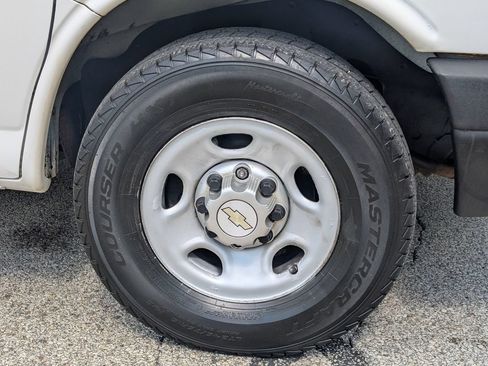 Used 2011 Chevrolet Express 3500 Extended RWD image 13