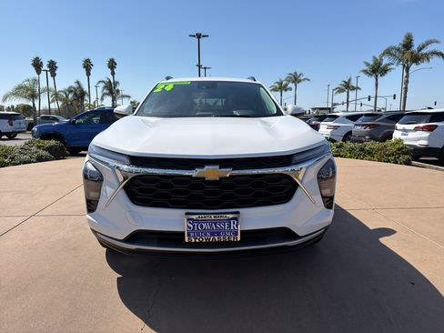 Used 2024 Chevrolet Trax LT image 2