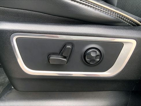 Used 2021 RAM 1500 Laramie RWD image 32