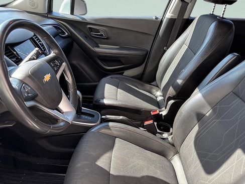Used 2018 Chevrolet Trax LT w/ LT Convenience Package FWD image 15