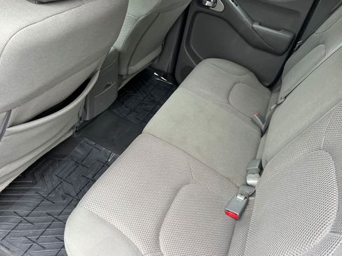 Used 2019 Nissan Frontier SV image 4