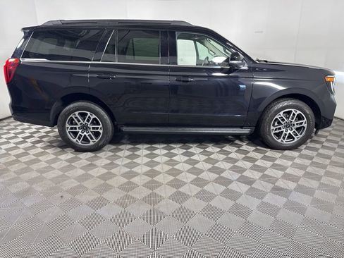 Used 2025 Ford Expedition Active image 11