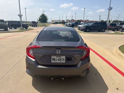 Used 2019 Honda Civic Sport image 9
