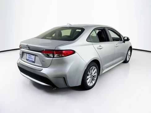 Used 2020 Toyota Corolla LE w/ LE Convenience Package FWD image 5