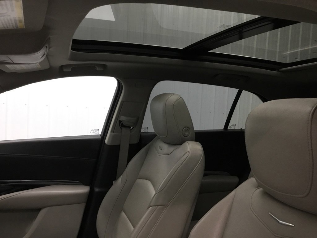Used 2019 Cadillac XT4 Luxury w/ Cold Weather Package AWD/4WD image 11