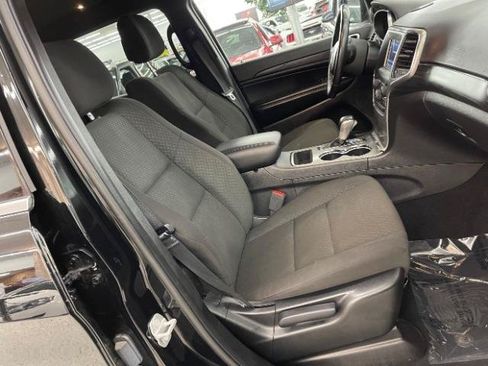 Used 2021 Jeep Grand Cherokee Laredo AWD/4WD image 14