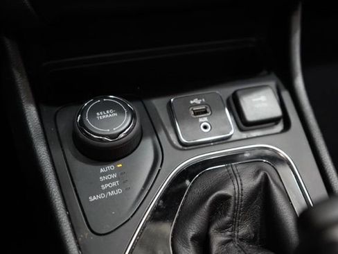 Used 2022 Jeep Cherokee Limited image 30