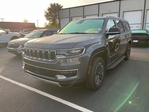 Used 2024 Jeep Wagoneer L Series II w/ Flexible Seating Group image 4