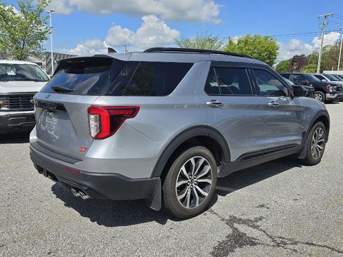 Used 2023 Ford Explorer ST image 3