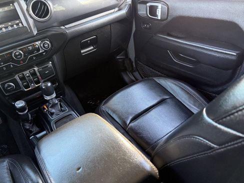 Used 2021 Jeep Wrangler Unlimited Sahara AWD/4WD image 17