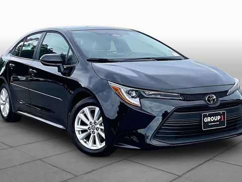 Used 2026 Toyota Corolla LE w/ LE Premium Package FWD image 2