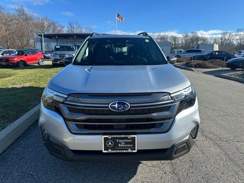 Used 2025 Subaru Forester Premium image 8