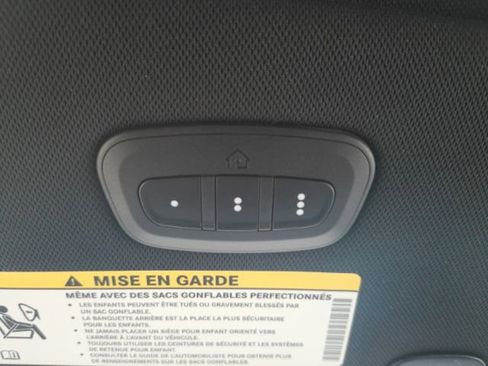 Used 2025 Chrysler Pacifica Select FWD image 53