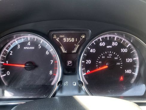 Used 2015 Nissan Versa SV FWD image 28