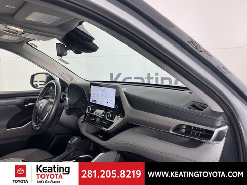 Used 2024 Toyota Highlander Platinum image 22