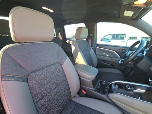 Used 2024 Chevrolet Colorado ZR2 image 16