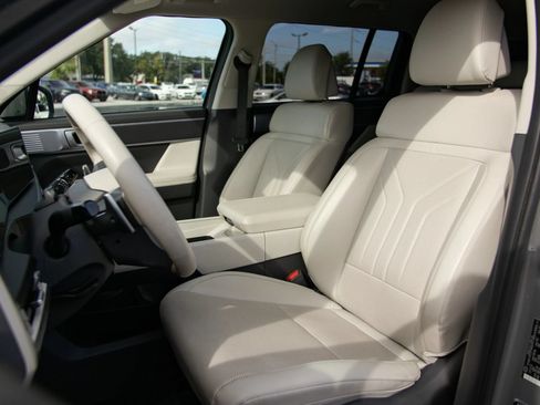 Used 2025 Hyundai Santa Fe SEL FWD image 18