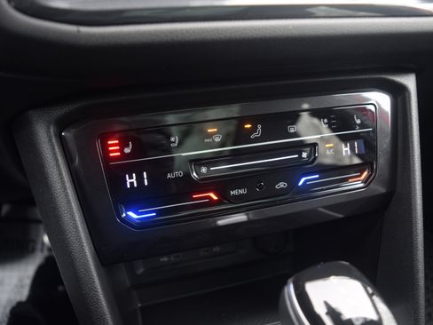 Used 2024 Volkswagen Tiguan SEL R-Line image 11