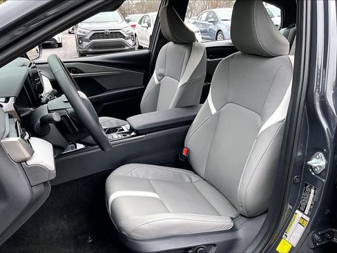 Used 2026 Toyota Camry SE image 8