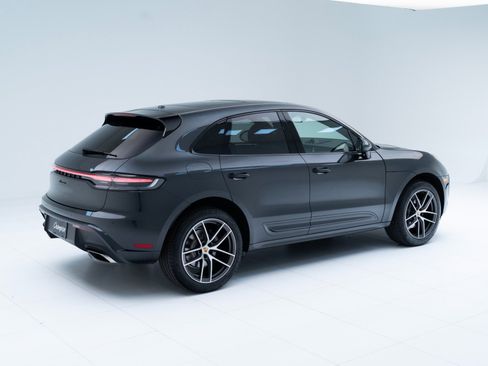 Certified 2026 Porsche Macan AWD/4WD image 9
