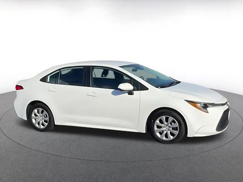 Used 2025 Toyota Corolla LE image 15