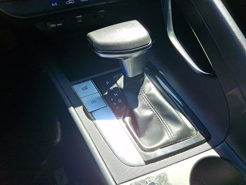 Used 2021 Hyundai Elantra SE FWD image 17