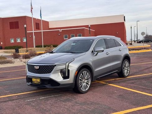 Used 2024 Cadillac XT4 Premium Luxury image 35
