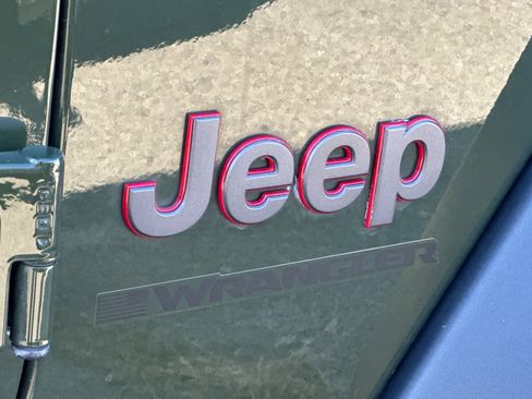 Used 2023 Jeep Wrangler Unlimited Rubicon AWD/4WD image 7
