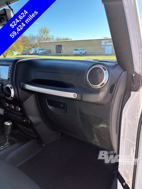 Used 2018 Jeep Wrangler Unlimited Rubicon w/ Cold Weather Group AWD/4WD image 37