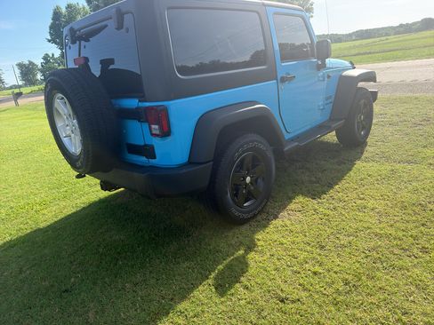 Used 2018 Jeep Wrangler Sport AWD/4WD image 4