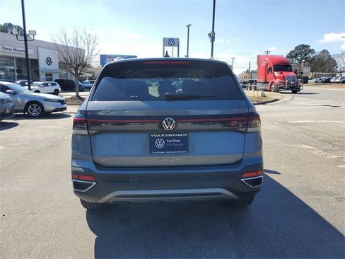 Used 2025 Volkswagen Taos SE w/ Panoramic Sunroof Package image 5