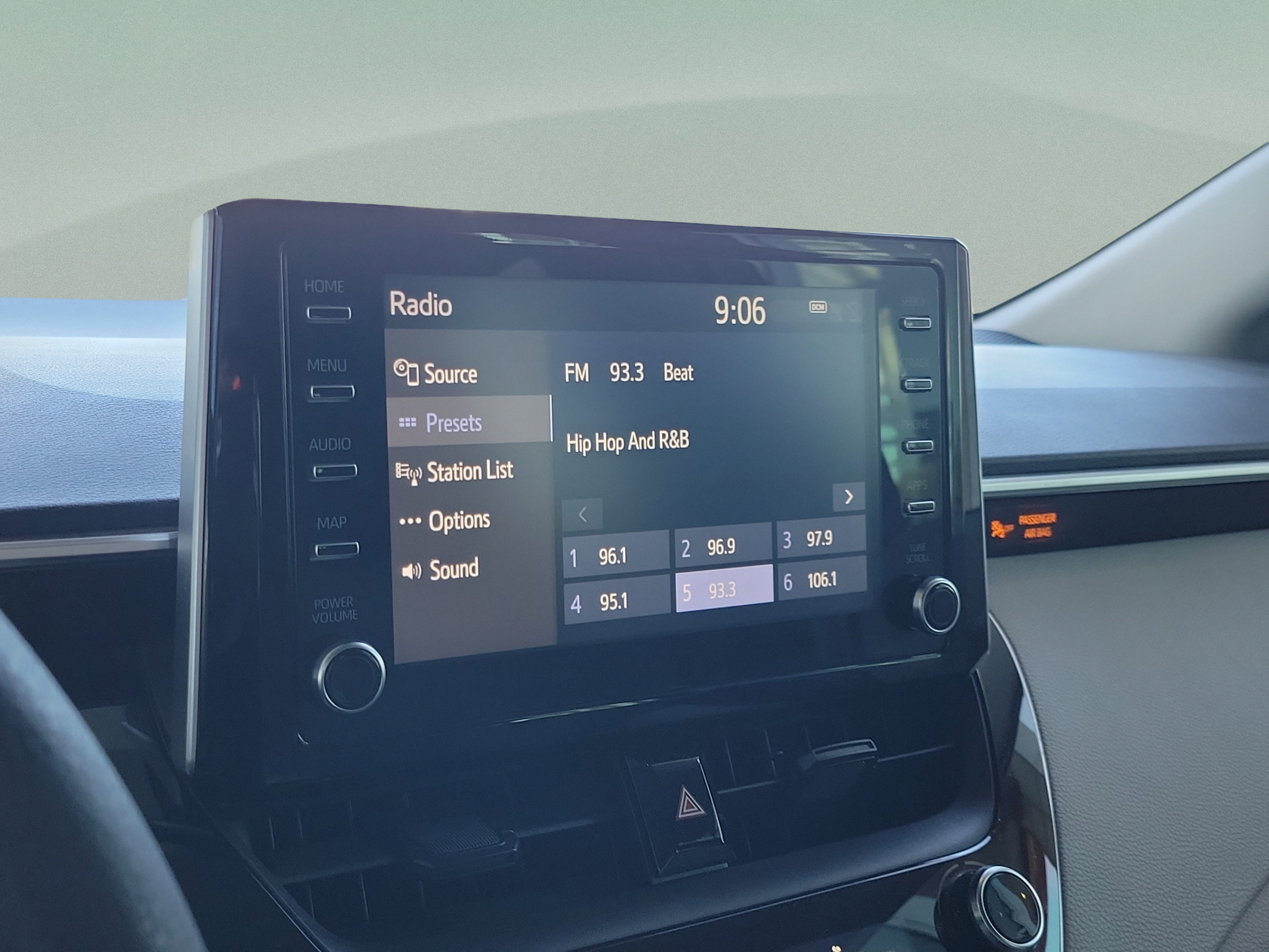 Used 2020 Toyota Corolla LE FWD image 13