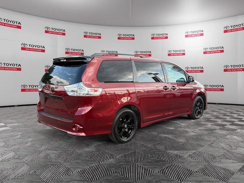 Used 2020 Toyota Sienna SE w/ Nightshade Edition AWD/4WD image 5