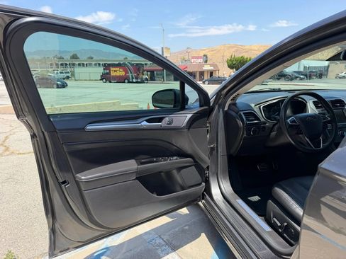 Used 2015 Ford Fusion Titanium FWD image 9