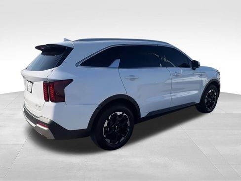 Used 2024 Kia Sorento S FWD image 8